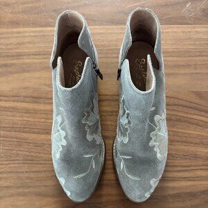 ✨ Seychelles Floral Embroidered Suede Ankle Boots Size 7 ✨